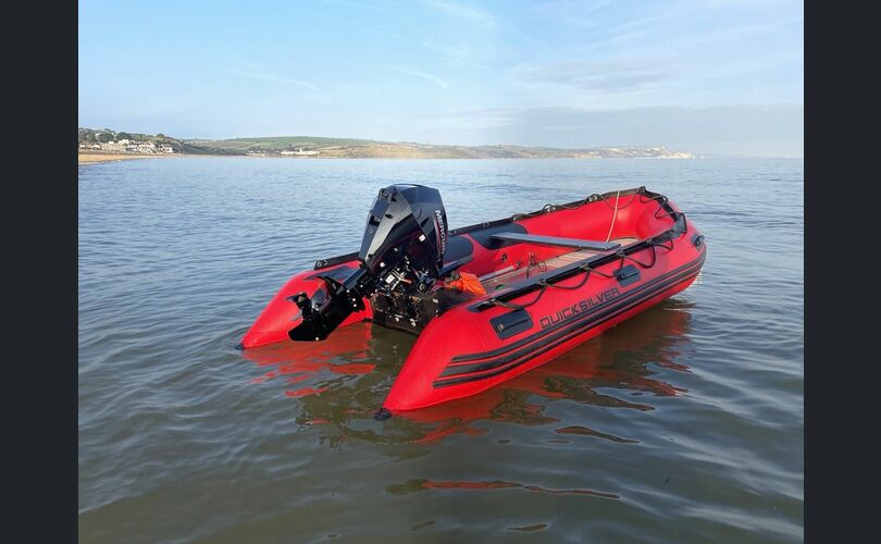 Quicksilver 2023 Rib Boat - 20 hv Mercury-perämoottori - Perävaunu-kuva-1